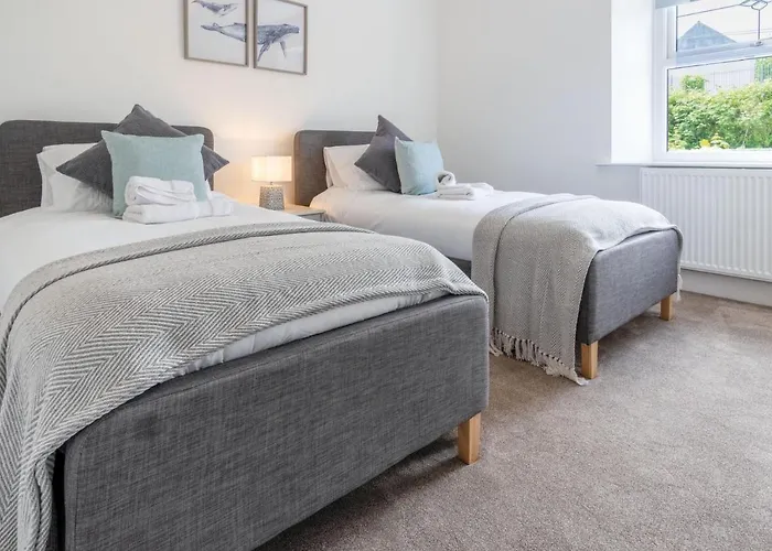 Canol Y Bryn - 3 Bedroom Holiday Home - Tenby